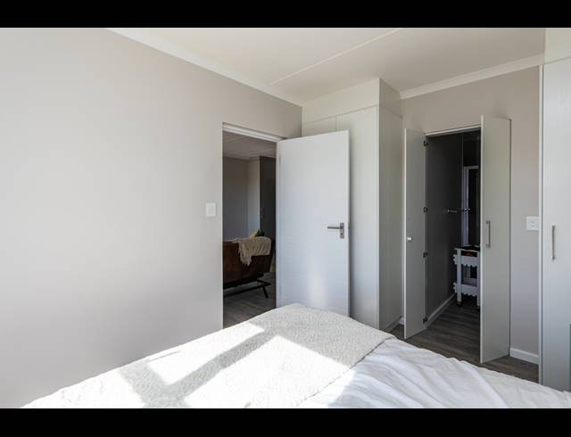 1 BEDROOM APARTMENT FOR SALE IN TABLE VIEW